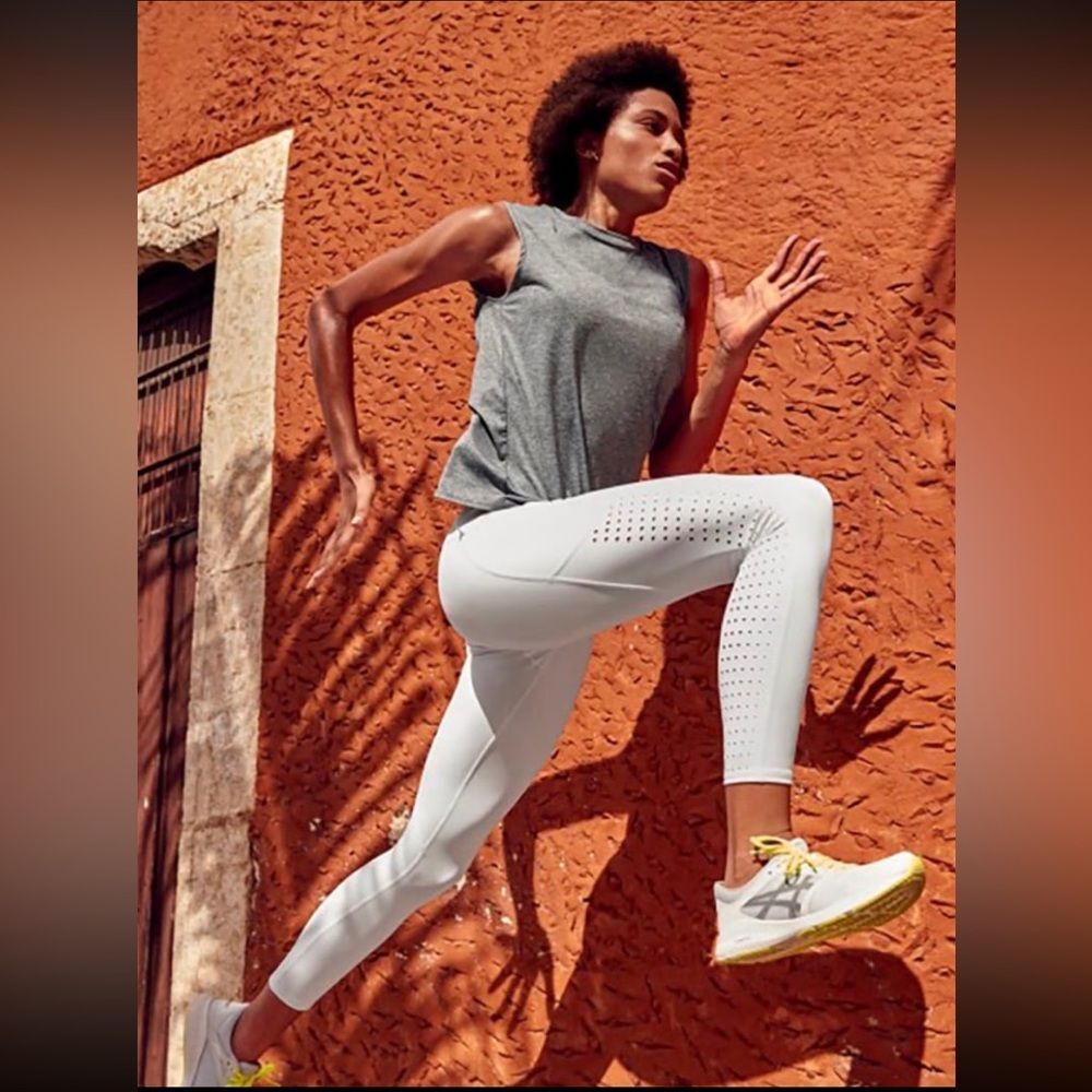 Athleta Contender Laser Cut 7/8 Tight White Legging Side Pockets Medium